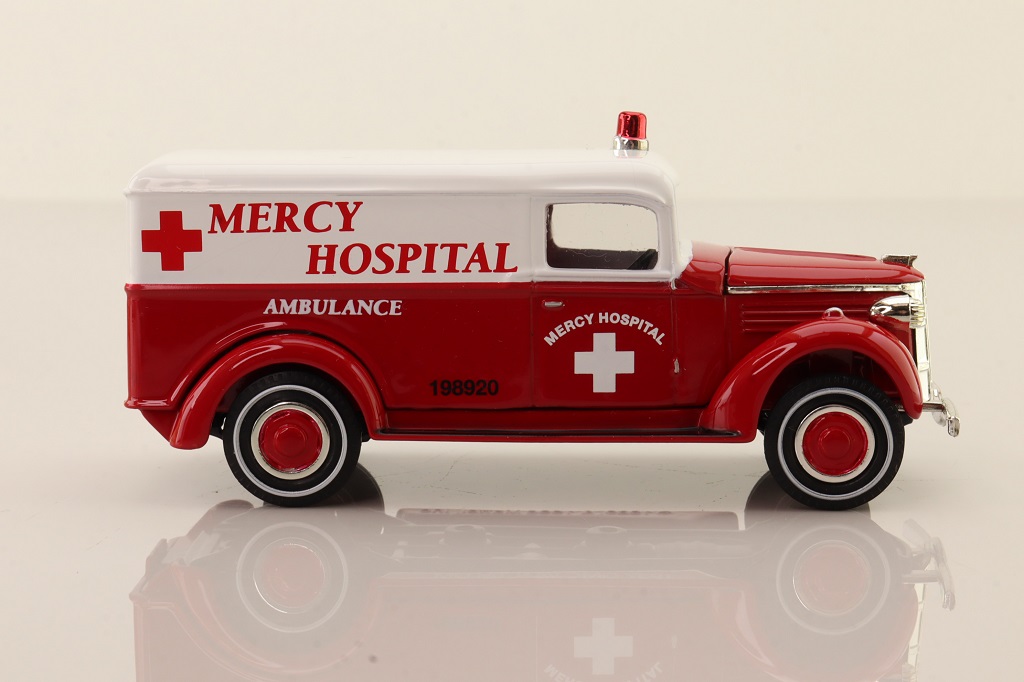 Matchbox Collectibles YYM38058; 1937 GMC Van; Mercy Hospital Ambulance